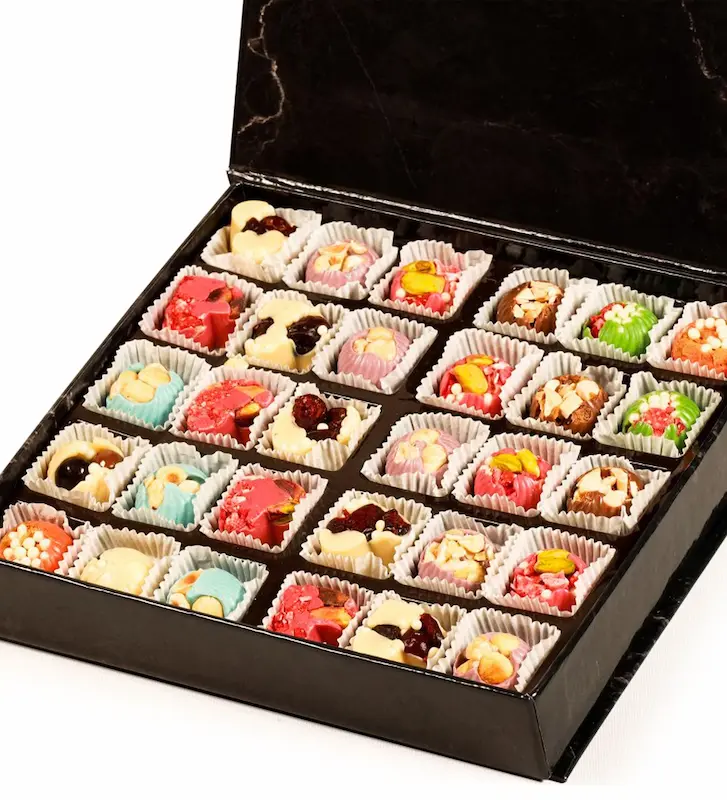 Spesiyal Renkli Kuruyemişli Yaban Mersinli Kubbe Çikolata 280gr