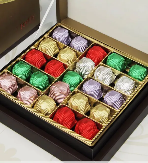 Sütlü Fındıklı Bademli Fıstıklı Yaldızlı Çikolata Kutusu Sweet Stors