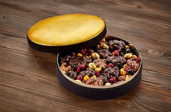 Özel Tasarım Kutusunda Roche ve Draje Hediye Çikolata Kutusu (680 gr)