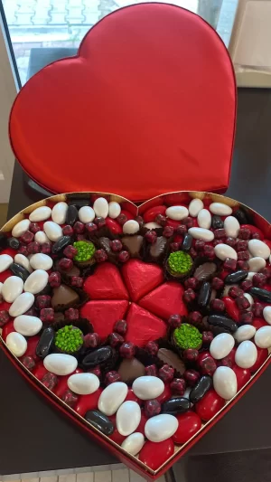 İzmir Sevgililer Günü Hediyesi Çikolata Hemen Teslim