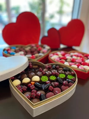 İzmir Sevgililer Günü Hediyesi Çikolata Hemen Teslim