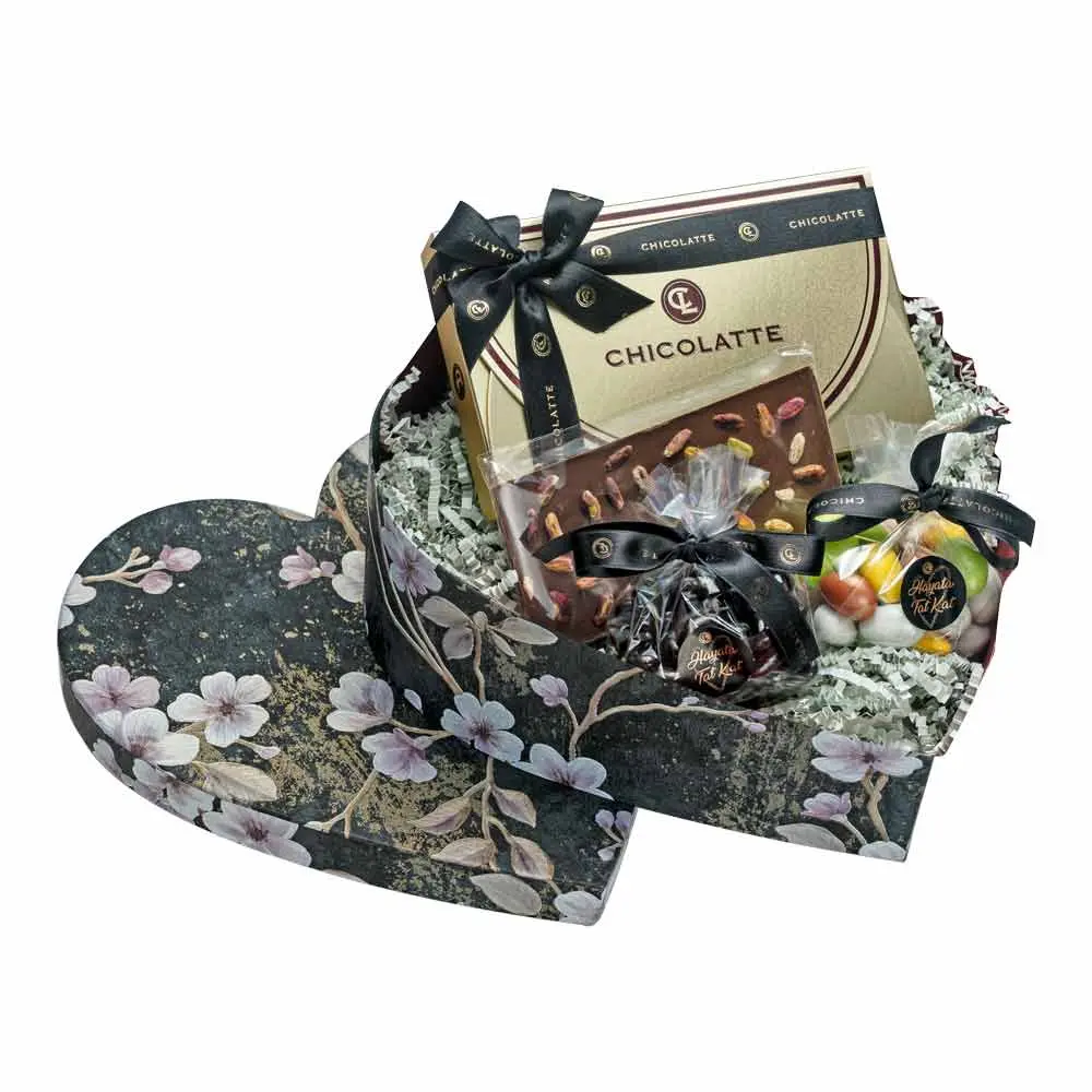 Çiçekli Kalp Kutu Yılbaşı Çikolatası